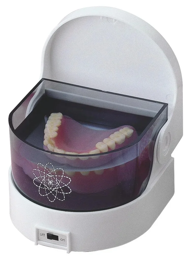 Battery-operated denture cleaner