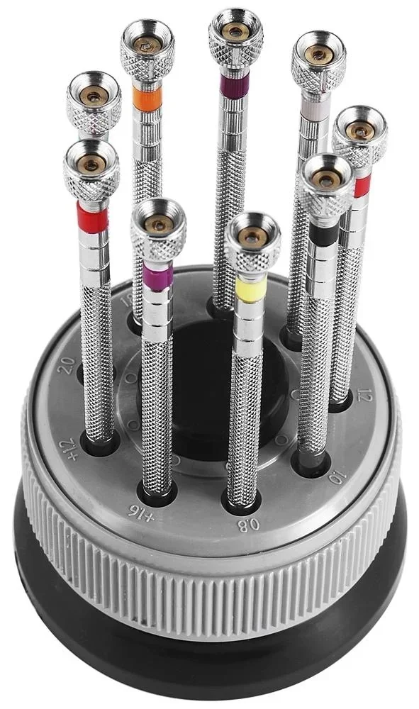 Screwdriver set with replacement blades