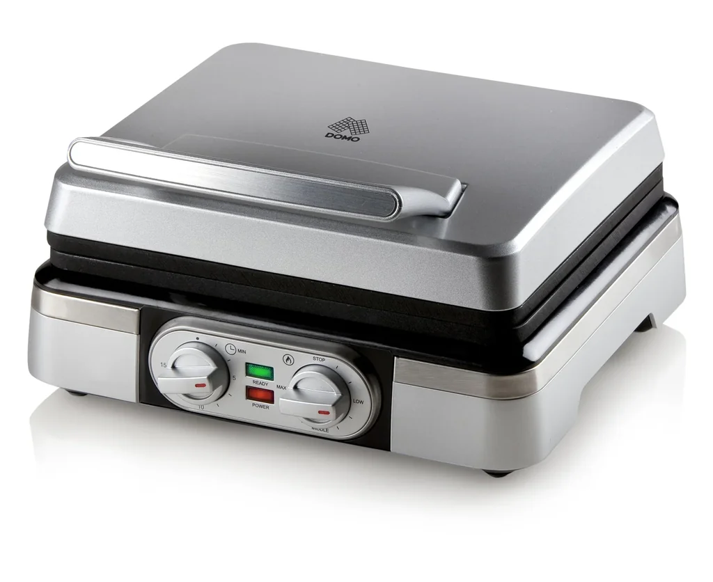 Waffle iron with timer