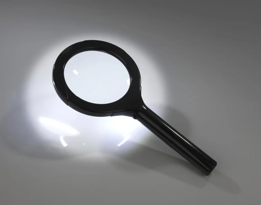 Magnifying glass with 15 LEDs, black