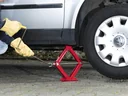 Scissor jack 1.5 t + rubber pad for jack