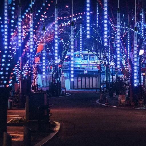 "Christmas light chain for indoors and outdoors - diamond blue image"