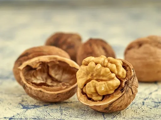 "Walnut "Fernor", 7.5L container, very aromatic image"