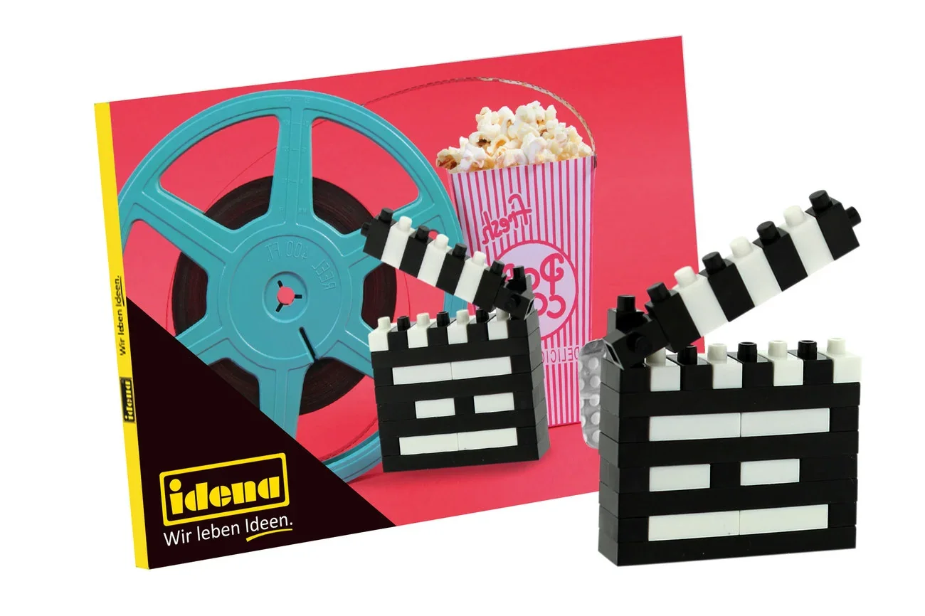 "Idena Mini briques de construction carte postale – clap de cinéma image"
