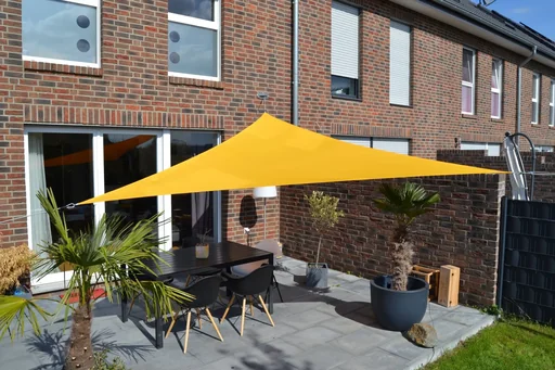 "Voile d'ombrage triangulaire, déperlante, jaune soleil, 360 x 360 x 360 cm image"