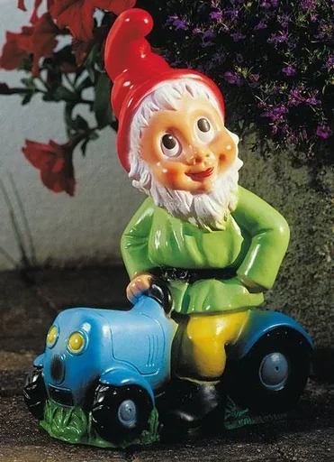 "Dwarf on tractor 32 cm image"